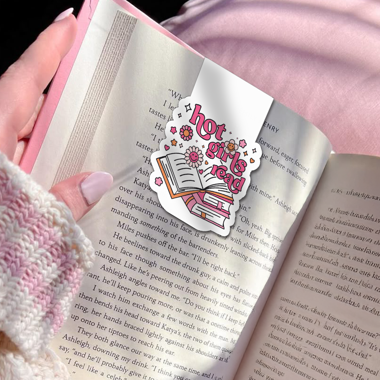 Hot Girls Read β Magnetic Bookmark Set of 6