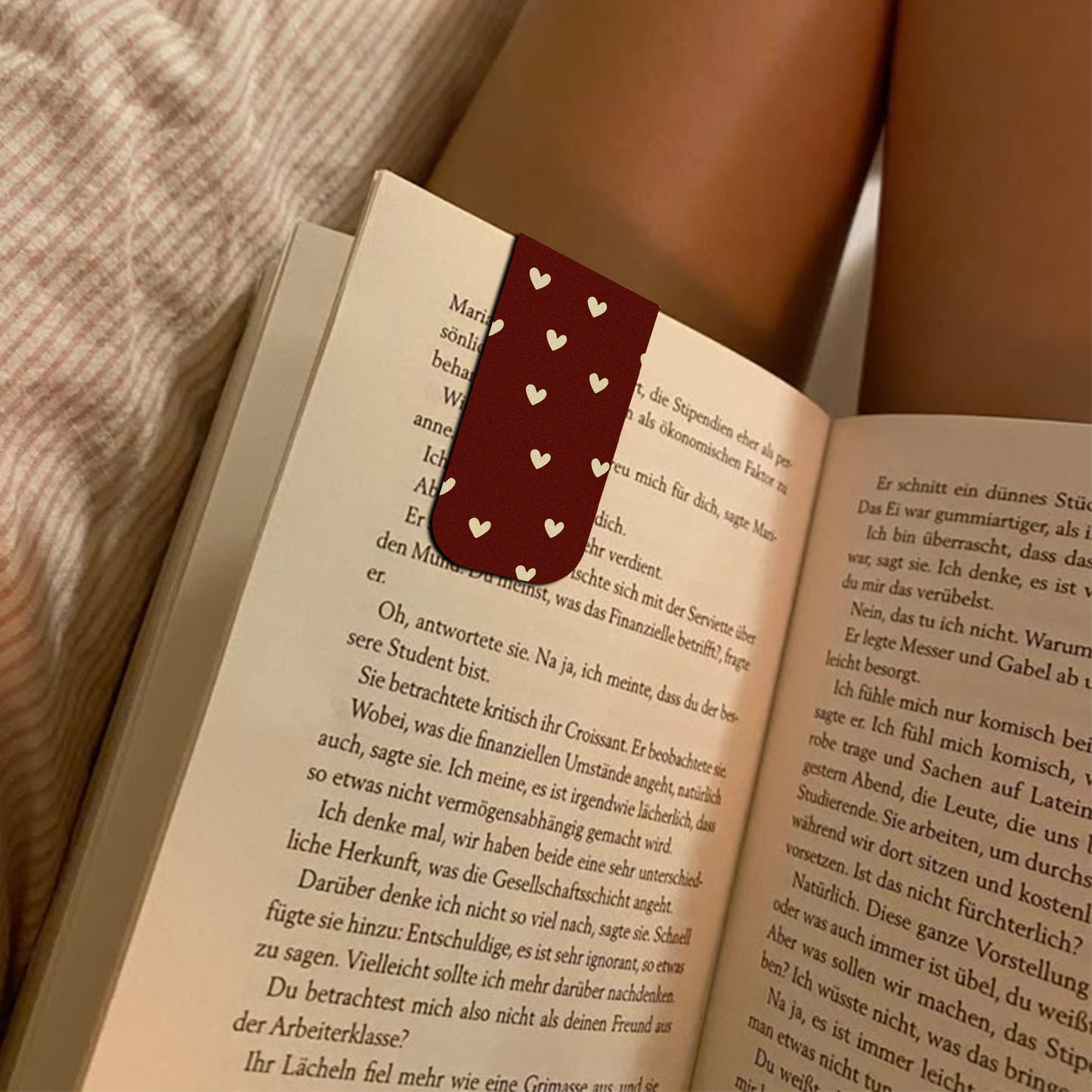 Booklover’s Deluxe Reading Gift Box | Cute Magnetic Bookmarks + A6 Notebook + Scented Candles + Index Tabs